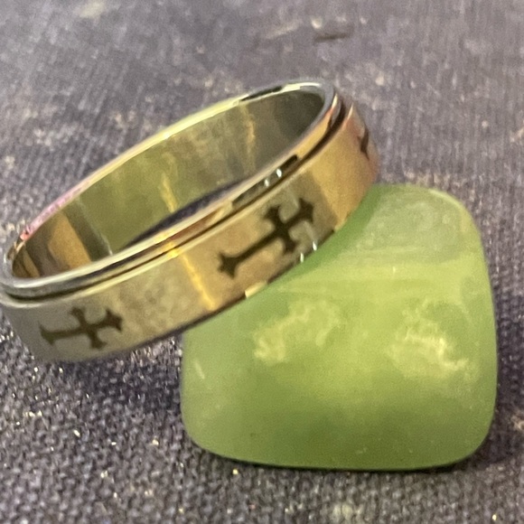 Silver Cross Spinning Ring - Picture 5 of 5
